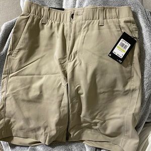 Brand New Men’s Under Armour Showdown short size 30, khaki